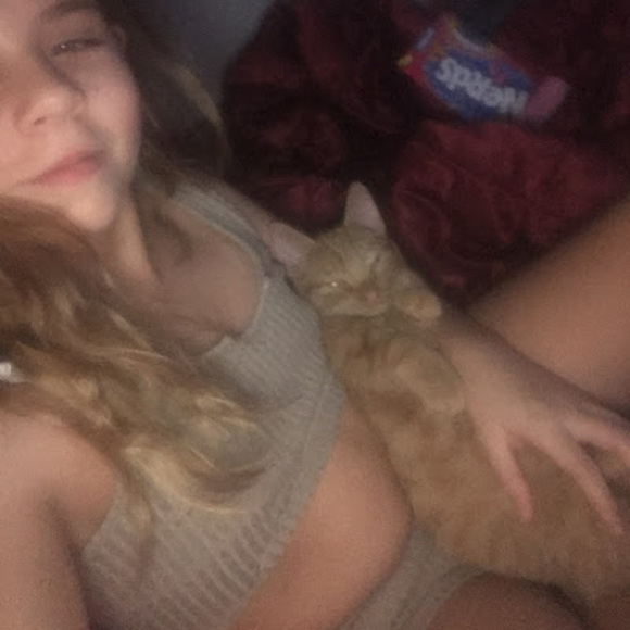 Meet your Posher, Scarlet - Picture 1 of 1